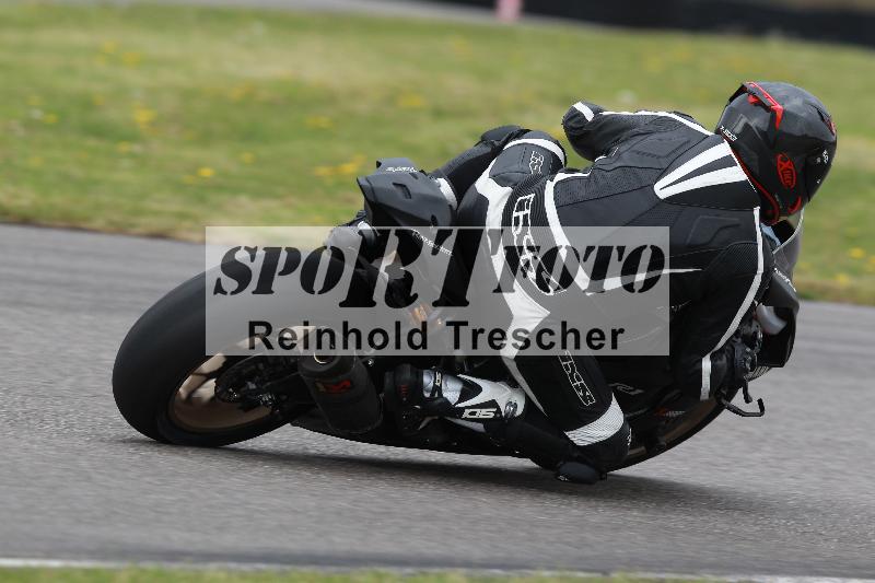 Archiv-2022/13 25.04.2022 Plüss Moto Sport ADR/Freies Fahren/backside